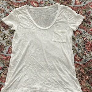 Caslon women’s whisper white u-neck tee shirt size small